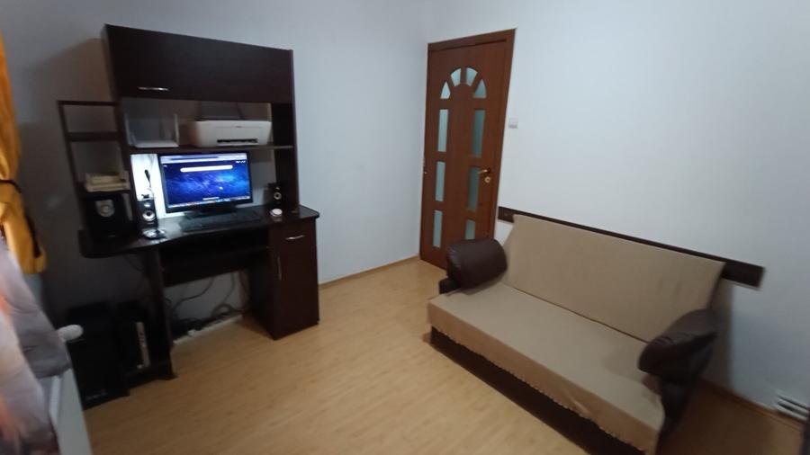 Apartament cu 2 camere semidecomandat în Km 4-5