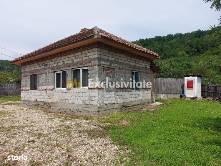 Casă cu 4 camere în Retevoiești