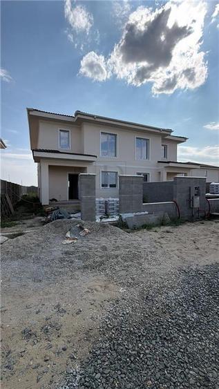 Duplex cu 4 camere cu Canalizare în Moșnița Nouă