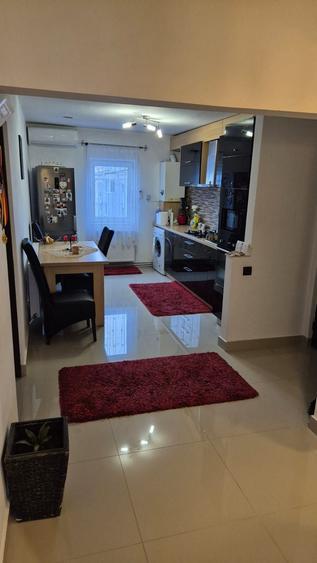 Apartament cu 3 camere decomandat în Bogdan Vodă