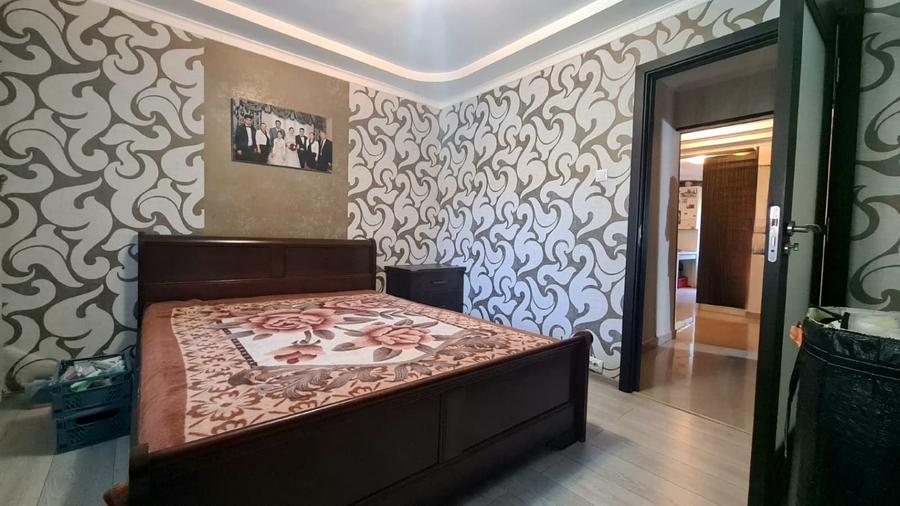 Apartament cu 3 camere decomandat în Răcădău