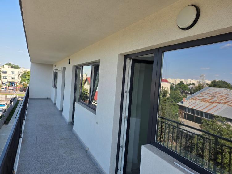 Apartament cu 3 camere semidecomandat în Giurgiului