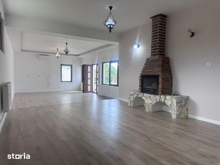 Casă cu 6 camere cu Teren 1532 Mp în Gura Vadului