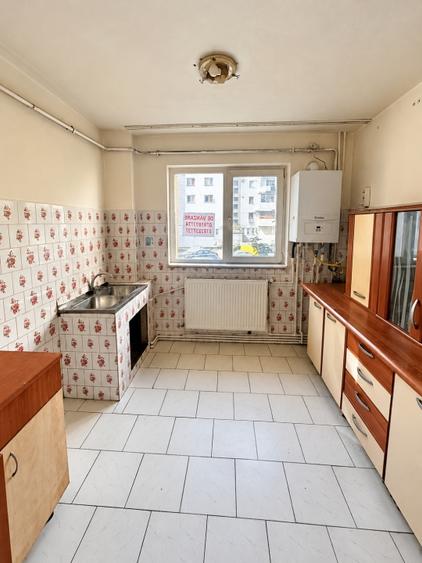Apartament cu 2 camere semidecomandat în Craiovița Nouă