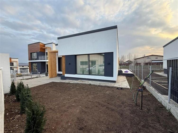 Casă individuală cu 4 camere cu Teren 530 Mp în Valea Ursului