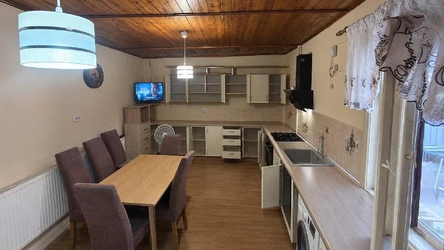 Casă cu 6 camere cu Teren 500 Mp în Traian
