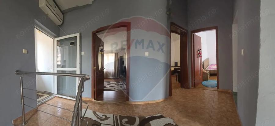 Casă cu 5 camere cu Teren 1375 Mp în Dârlos