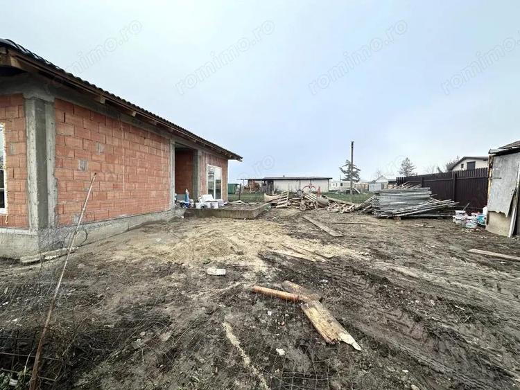 Casă cu 3 camere cu Teren 290 Mp în Sânandrei
