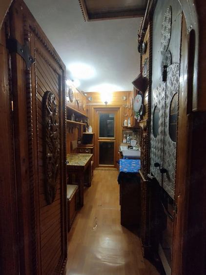 Apartament cu 3 camere decomandat în Tractorul