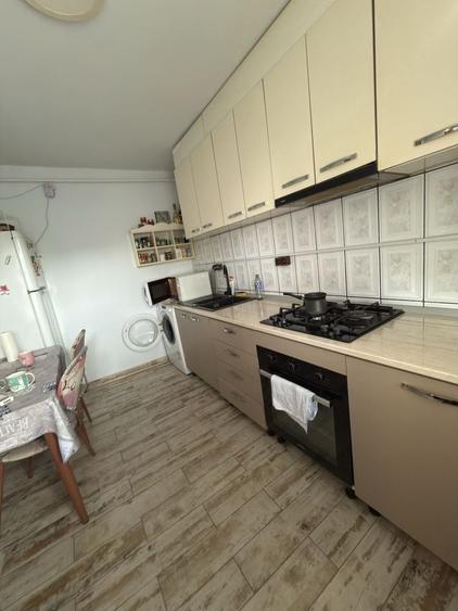 Apartament cu 3 camere decomandat în Exterior Vest