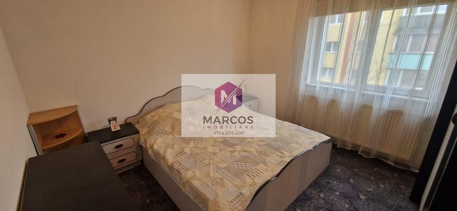 Apartament cu 4 camere decomandat, mobilat în Micro IV