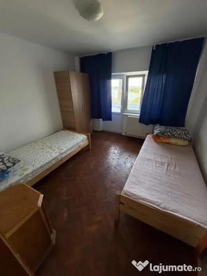 Apartament cu 3 camere decomandat în Păcii