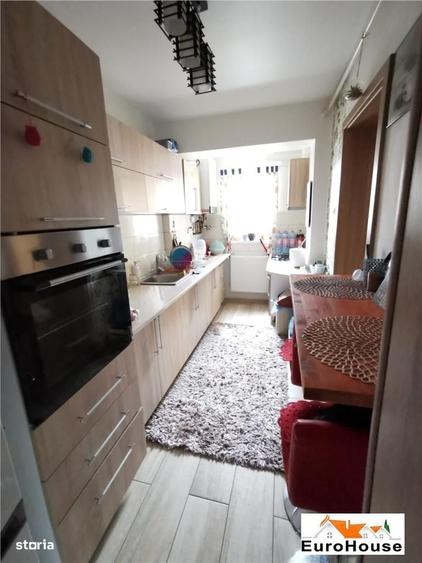 Apartament cu 3 camere în Cetate