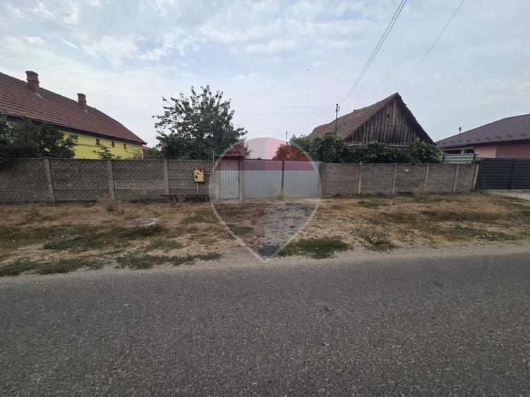 Casă individuală cu 4 camere cu Teren 3196 Mp în Mădăras