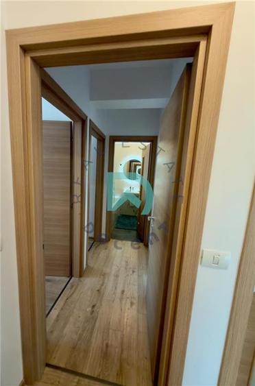 Apartament cu 3 camere decomandat în Tractorul