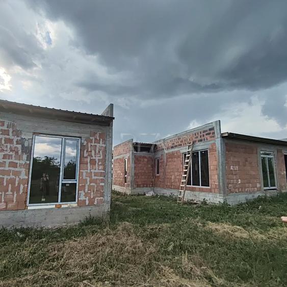 Casă individuală cu 4 camere cu Teren 500 Mp în Domnești