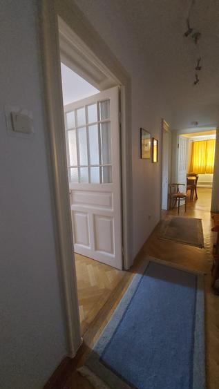 Apartament cu 4 camere decomandat în Națiunile Unite