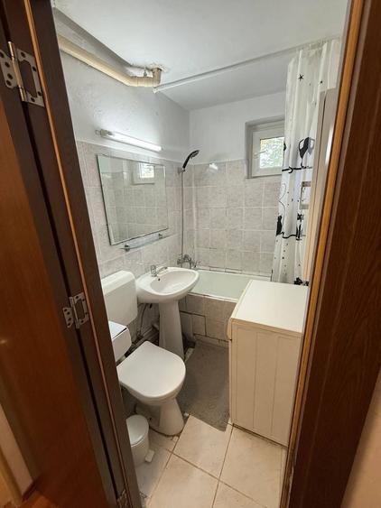Apartament cu 3 camere semidecomandat, mobilat în Timișoara