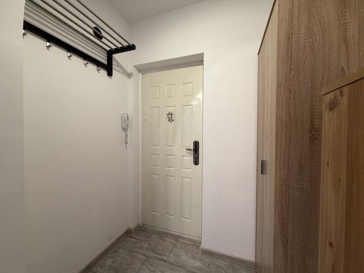 Apartament cu 3 camere decomandat în Olteniței