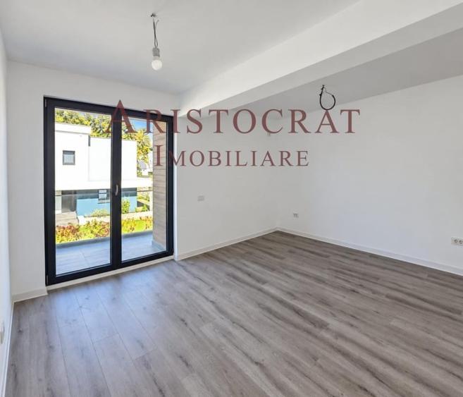 Casă cu 5 camere cu Teren 330 Mp în Corbeanca