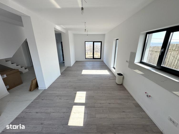 Casă cu 4 camere cu Teren 500 Mp în Ciurea