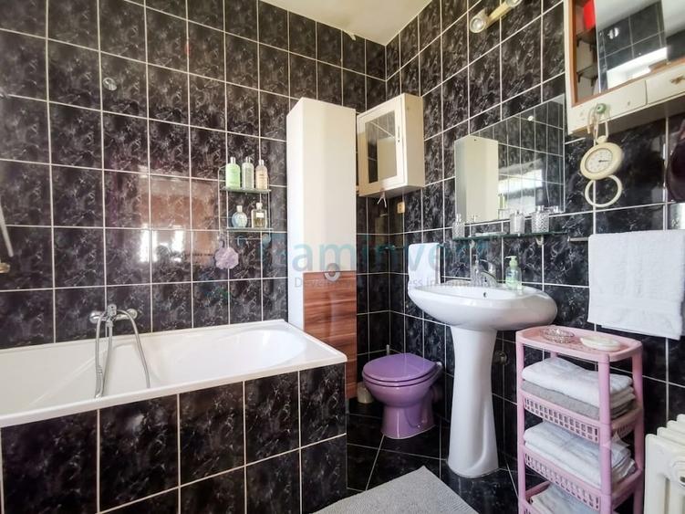 Casă individuală cu 6 camere cu Canalizare în Nufărul