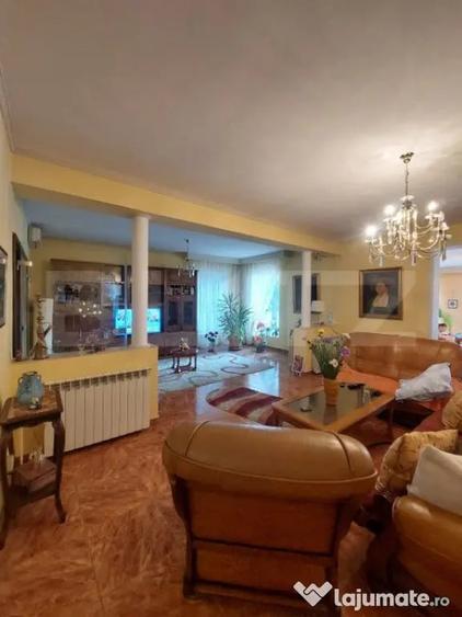 Casă cu 7 camere cu Teren 3800 Mp în Albert