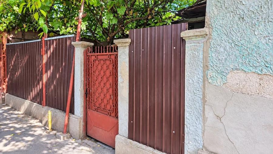 Casă cu 3 camere cu Teren 200 Mp în Exterior Vest
