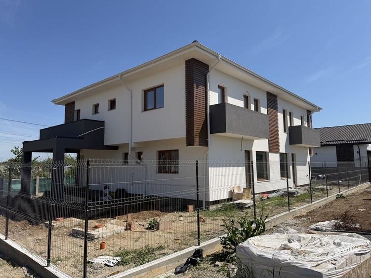 Casă cu 4 camere în Păulești
