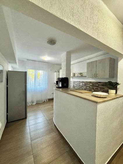 Apartament cu 3 camere semidecomandat în Central