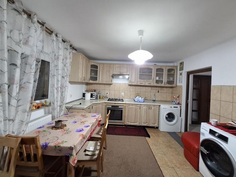 Casă cu 4 camere cu Teren 1000 Mp în Stâncești