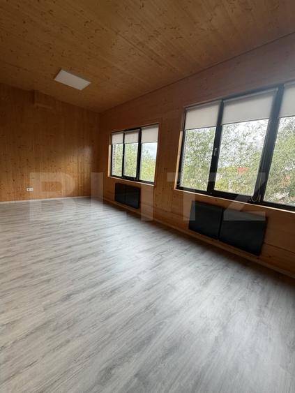 Spațiu comercial, de 329 mp, în Periferie