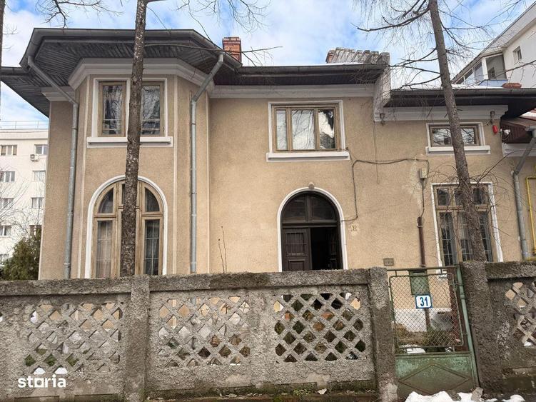 Casă cu 7 camere decomandat cu Teren 391 Mp în Băneasa