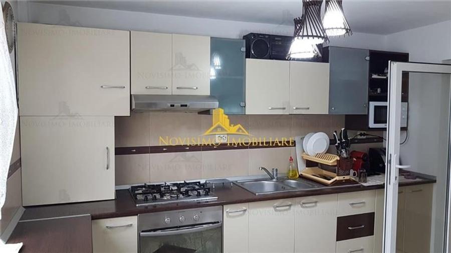 Casă individuală cu 6 camere cu Teren 70 Mp în Central