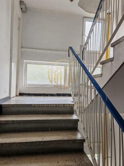 Apartament cu 3 camere semidecomandat în Uverturii