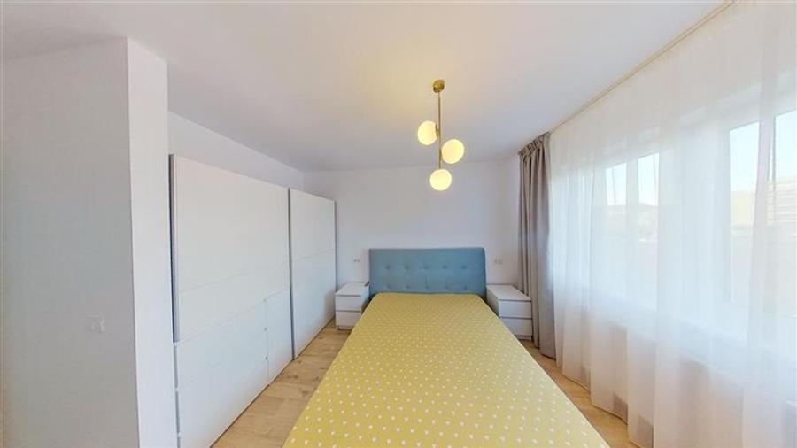 Apartament cu 2 camere decomandat în Tractorul