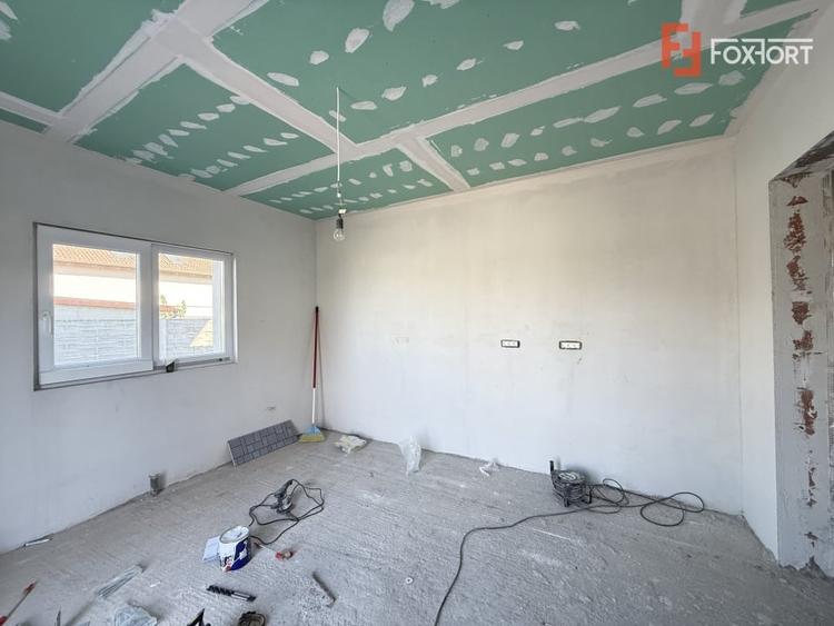 Casă individuală cu 5 camere cu Canalizare în Săcălaz