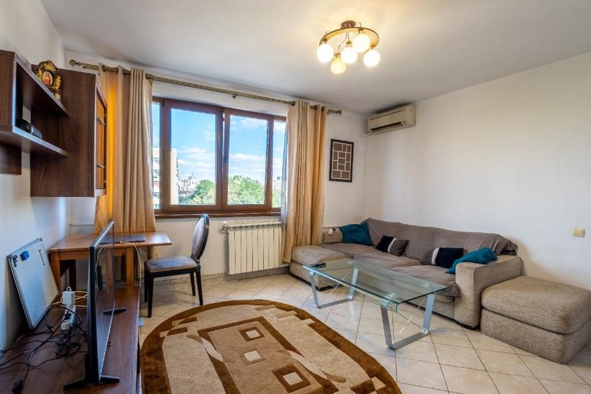 Apartament cu 3 camere semidecomandat în Unirii