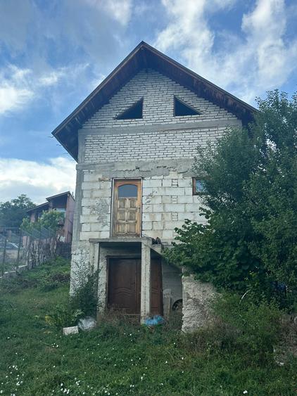Casă individuală cu 3 camere cu Canalizare în Brănești