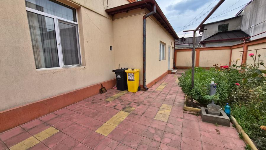 Casă individuală cu 3 camere cu Canalizare în Central