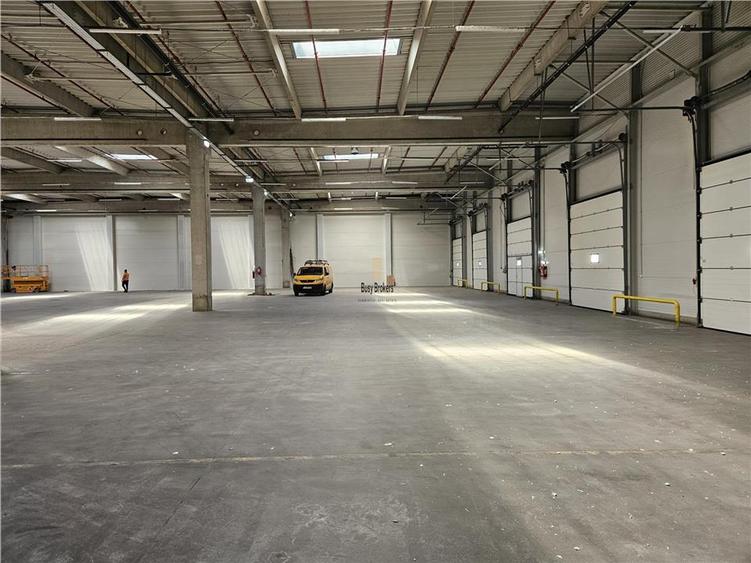 Spațiu industrial, de 2,600 mp, în Est