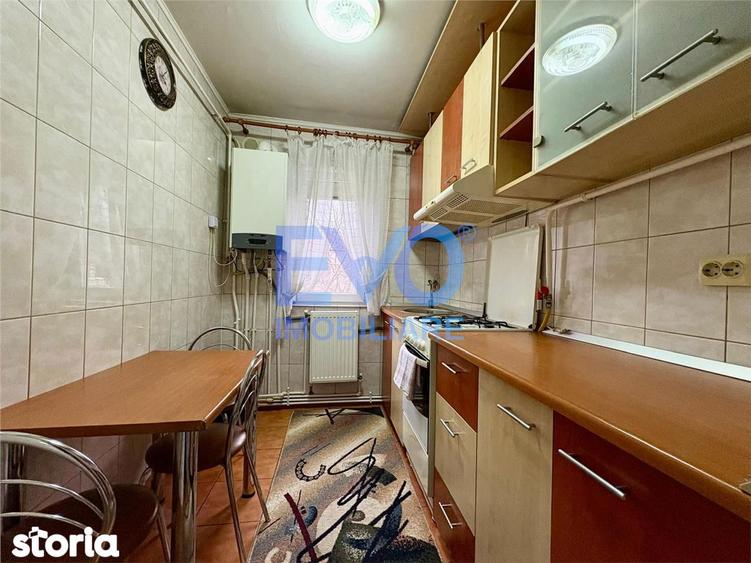 Apartament cu 3 camere semidecomandat în Dacia
