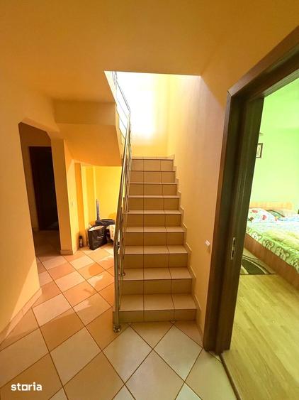 Casă cu 6 camere cu Teren 1600 Mp în Călugăreni