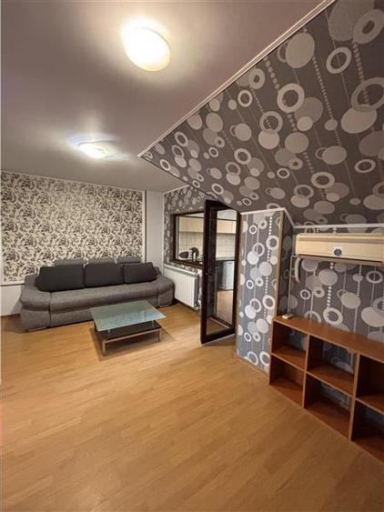 Casă cu 8 camere cu Teren 200 Mp în Exterior Nord