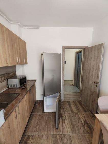 Apartament cu 3 camere decomandat, mobilat în Metalurgiei