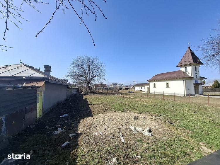 Teren de 1200 mp, în Săucești