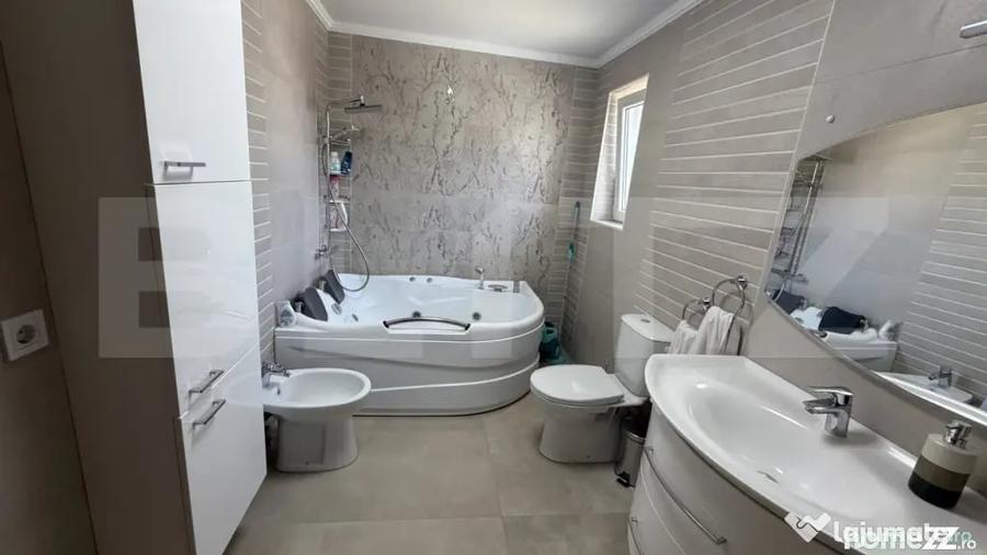 Casă cu 4 camere cu Teren 380 Mp în Central