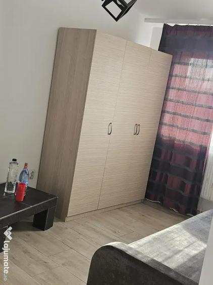 Garsonieră decomandată în Poarta 6