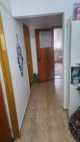 Apartament cu 3 camere decomandat în Drumul Taberei