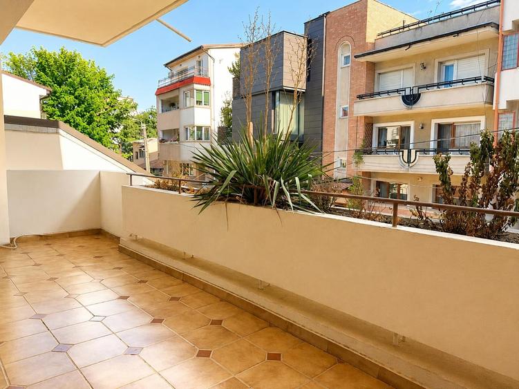Apartament cu 4 camere decomandat în Dorobanți